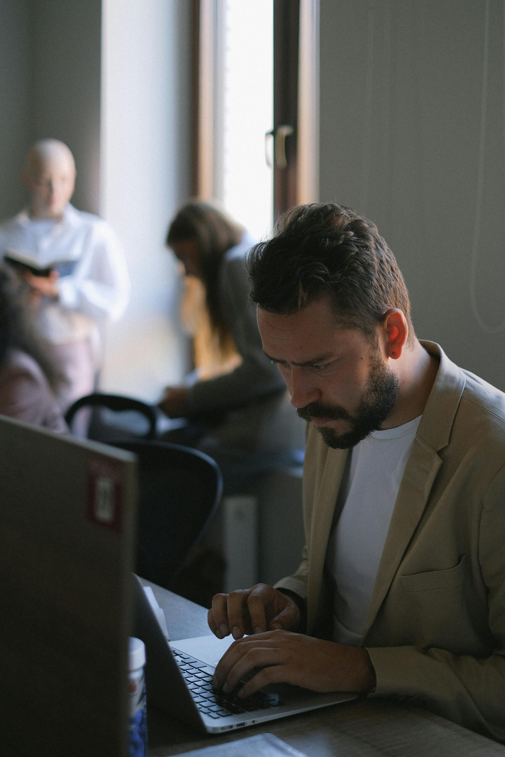 Líder introvertido a gerir energia no trabalho
